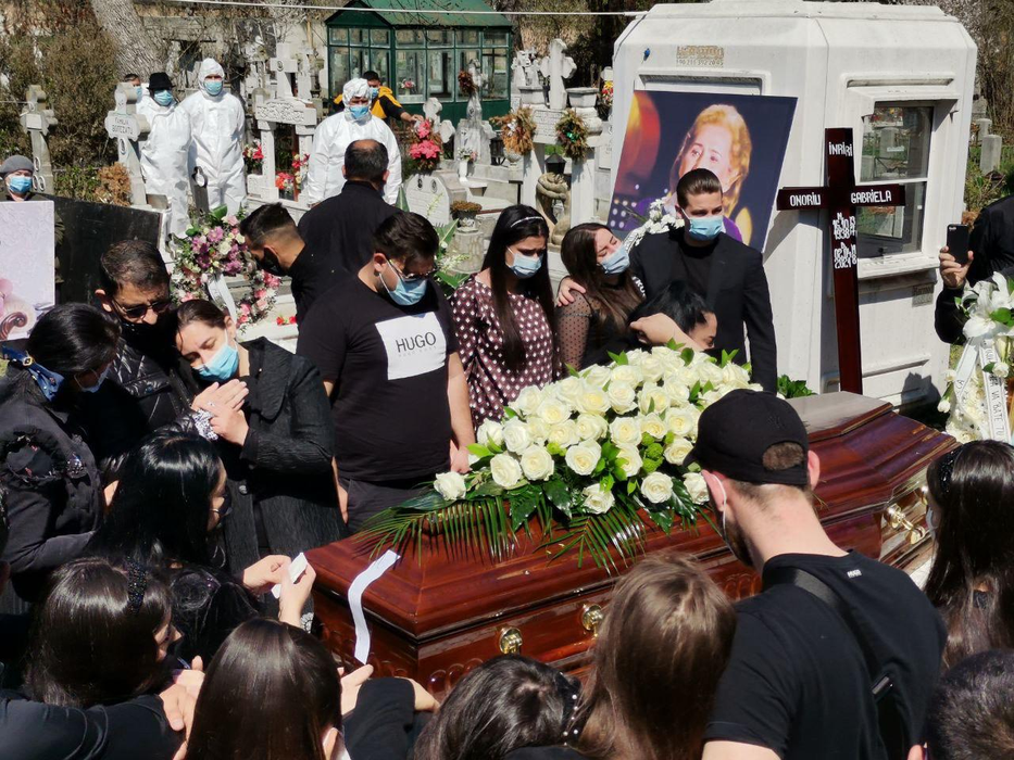 Imagine de la înmormântarea lui Gabi Luncă ( foto CANCAN)