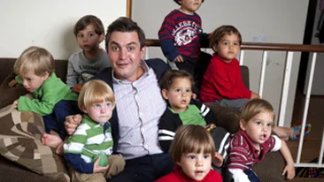 Un jurnalist britanic a facut schimb de roluri cu octomama