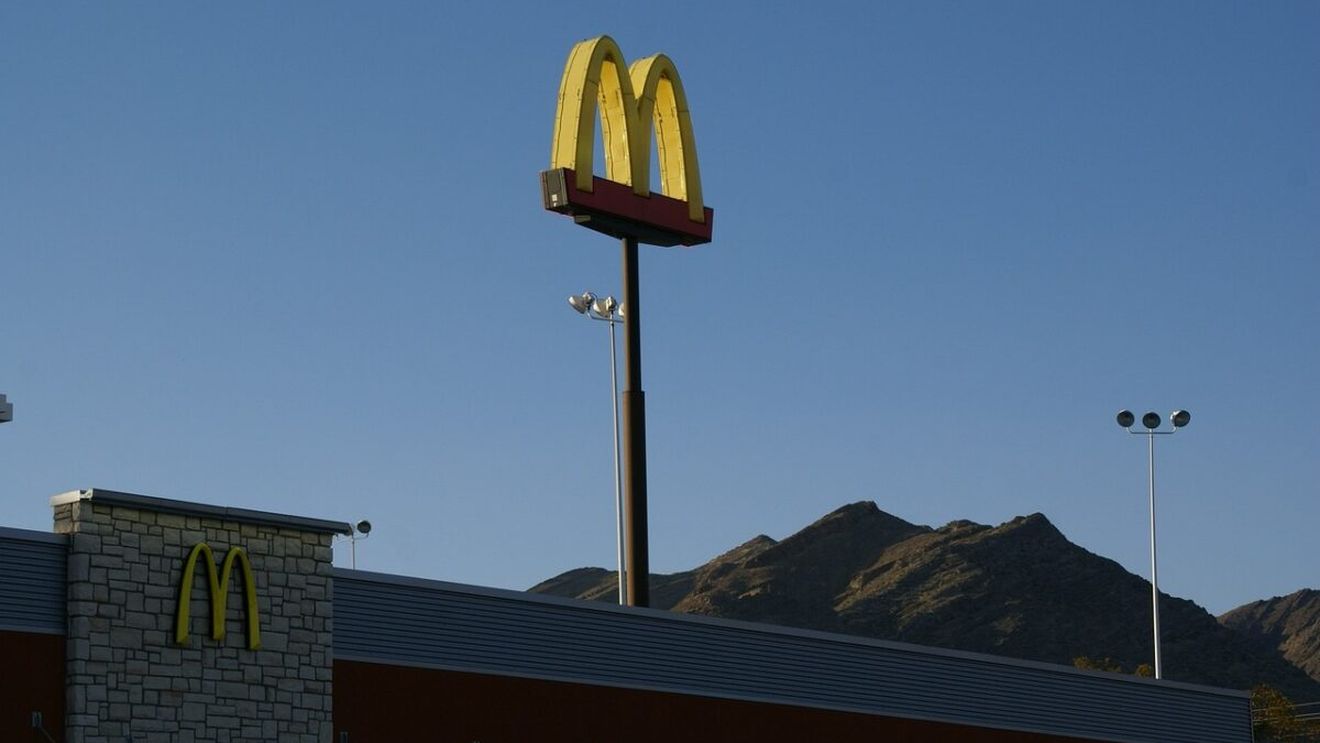 Incidentul care i-a adus o avere. Cum a fost despăgubită o fetiță de 8 ani din SUA cu 800.000 de dolari de McDonald's