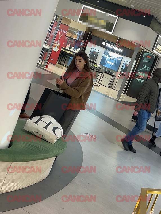 Lavinia Stoica în mall, după ce a făcut mai multe cumpărături