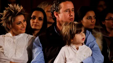 In plin conflict cu impresarul Dumitru Tudor, pe care l-a acuzat de santaj, Prodanca se distreaza la evenimente mondene. Si-a schimbat coafura pentru prima iesire in public de la declansarea scandalului! Vezi aici cum ii sta!