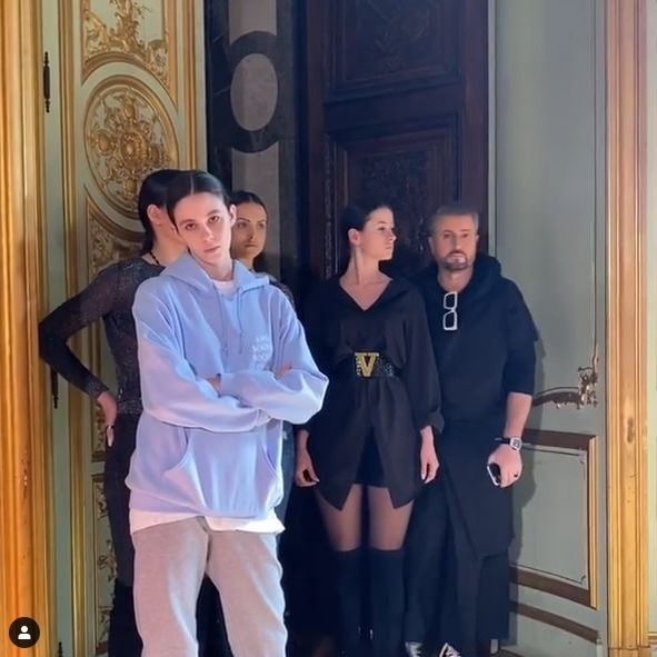 Anamaria Prodan, în lacrimi la Săptămâna Modei din Paris! Fata sa cea mare a defilat pentru Cătălin Botezatu. Cum a apărut sexy impresara pe catwalk alături de Rebecca Dumitrescu