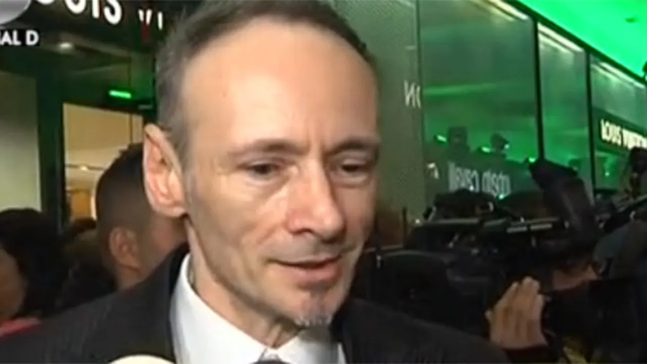 Ce frumos! Mihai Albu, emotionat in fata fostei sotii! A sarutat-o pana i-au cazut ochelarii si i-a spus ca inca mai tine la ea!