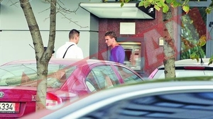 Mitea trage cu ochiul la femeile de pe strada
