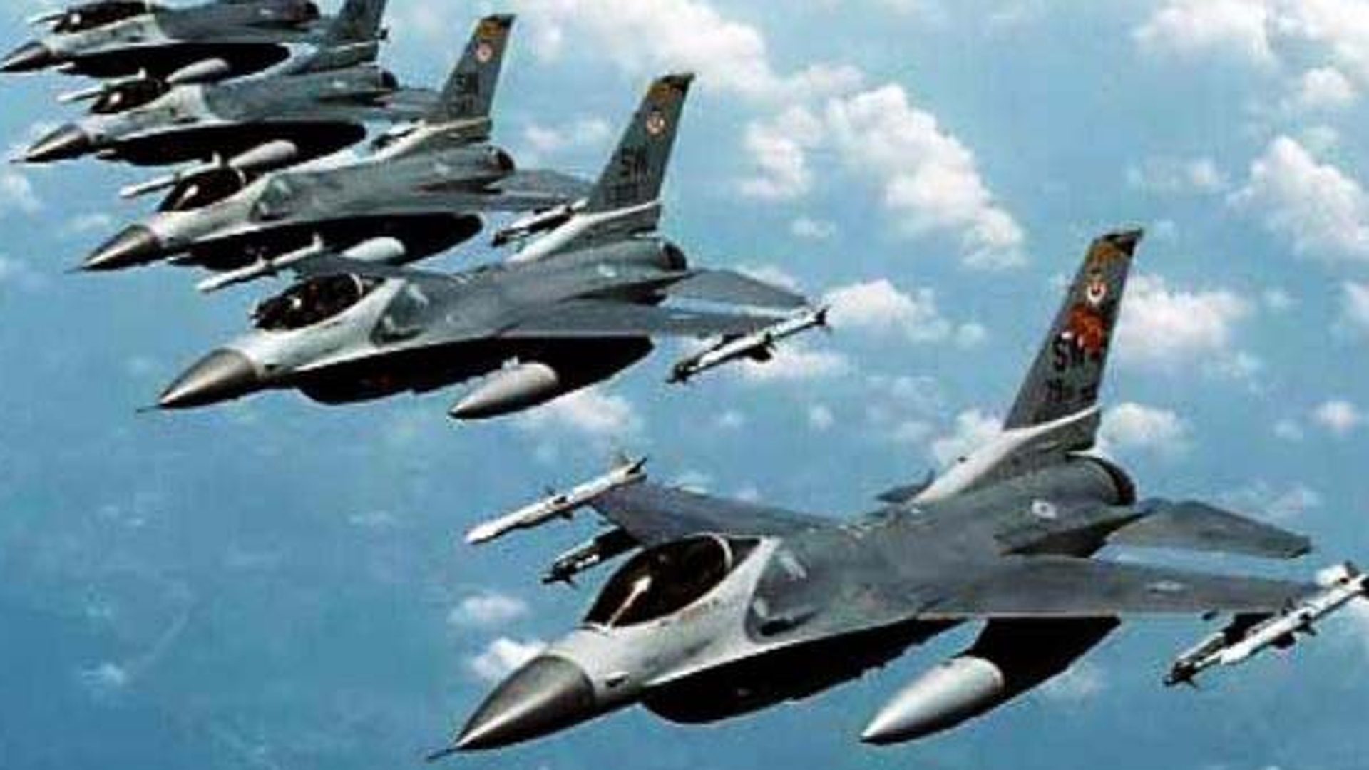 A inceput razboiul! 150.000 de militari si 100 de avioane lupta impotriva rebelilor siiti