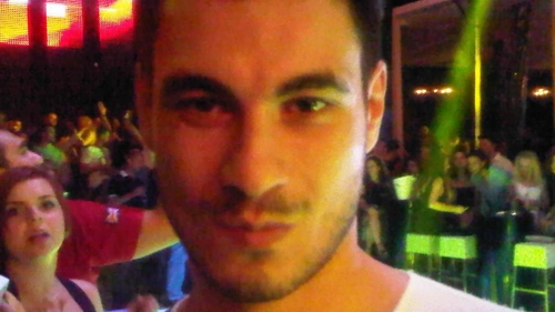 Relatia lui Piti Jr. cu Monica este tot mai serioasa. A prezentat-o parintilor si nu mai merge la evenimentele de familie fara ea