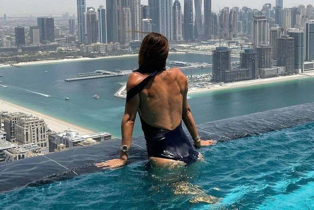 Soția lui Dan Petrescu face furori în vacanță. Fotografiile au strâns rapid mii de aprecieri pe rețelele de socializare