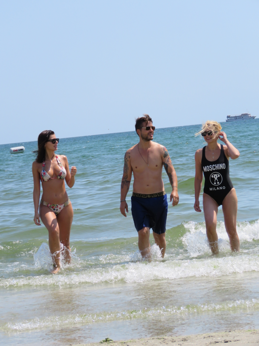 Jorge, Ramona, soția lui, și Ioana Filimon, în vacanță, la mare