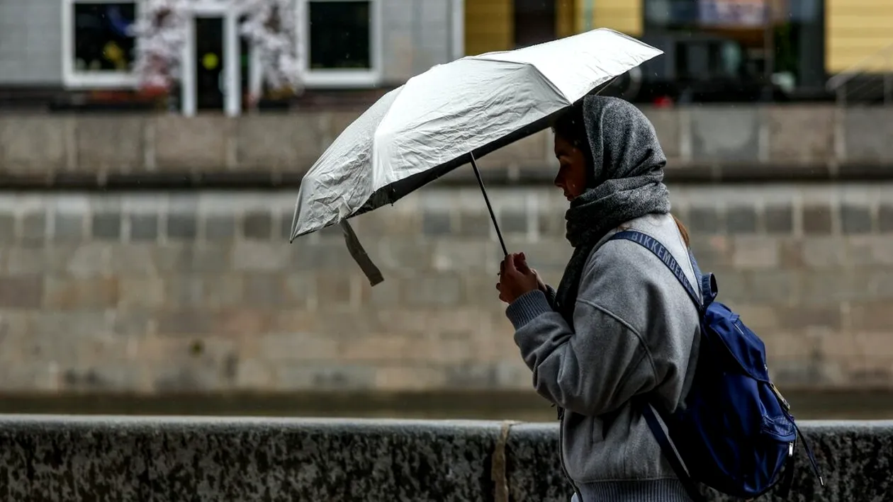 Numărul de telefon GRATUIT pentru sesizări de urgențe, pe durata Codului roșu de ploi în București