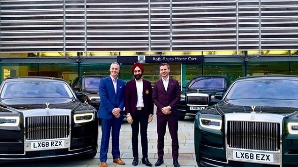 Un miliardar și-a cumpărat 6 Rolls-Royce-uri doar pentru a le asorta cu turbanele sale