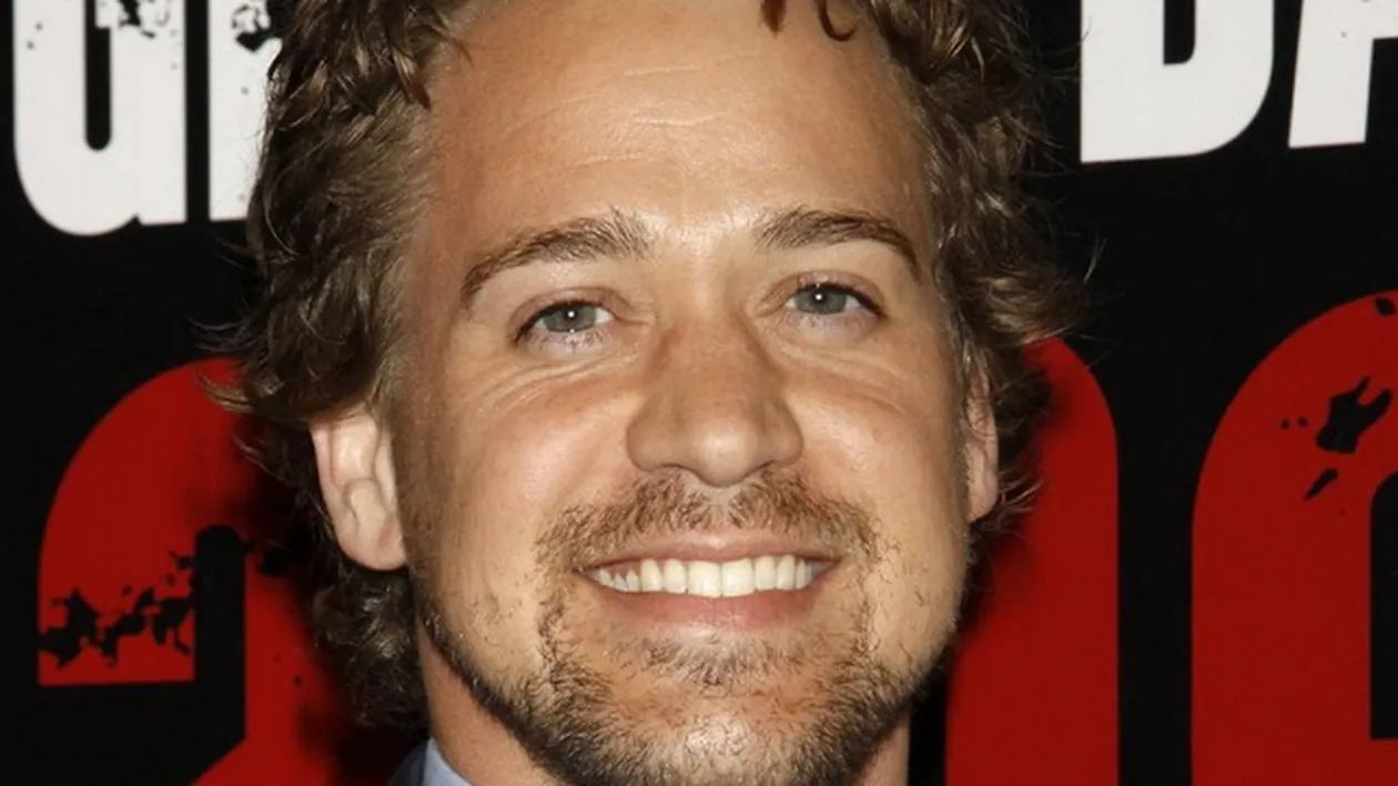 S-au casatorit in mare secret dupa trei ani de relatie! Vezi poze de la nunta lor