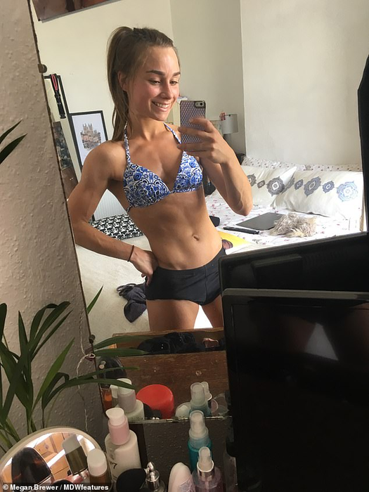 Megan Brewer, o balerină anorexică de 22 de ani, obligată de un ”demon” să danseze 10 ore pe zi fără întrerupere