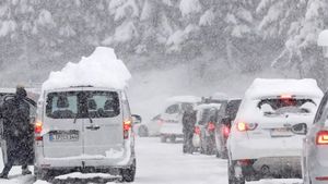 Alertă meteo! Ninsori abundente și cod roșu de vânt puternic, în mai multe zone din România