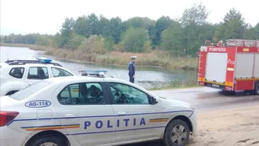 La un pas de tragedie! Un tânăr de 25 de ani a plonjat cu mașina într-un lac