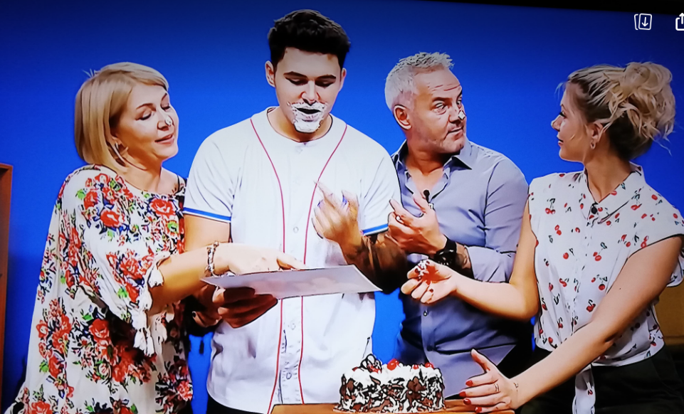 Imagini demențiale cu Mario Fresh când avea doar un an! A refăcut poza de familie la cererea lui Măruță GALERIE FOTO