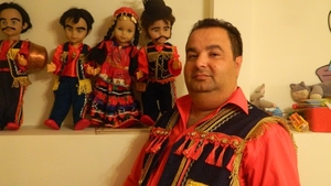 Atentat la Casa Regala! Regele tiganilor este hartuit de o femeie care vrea sa-l "devoreze" sexual!
