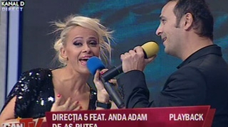 VIDEO Giulia Anghelescu, insarcinata in 8 luni, a cantat la CANCAN TV cu baietii de la Directia 5! Asculta aici melodiile lor de dragoste!
