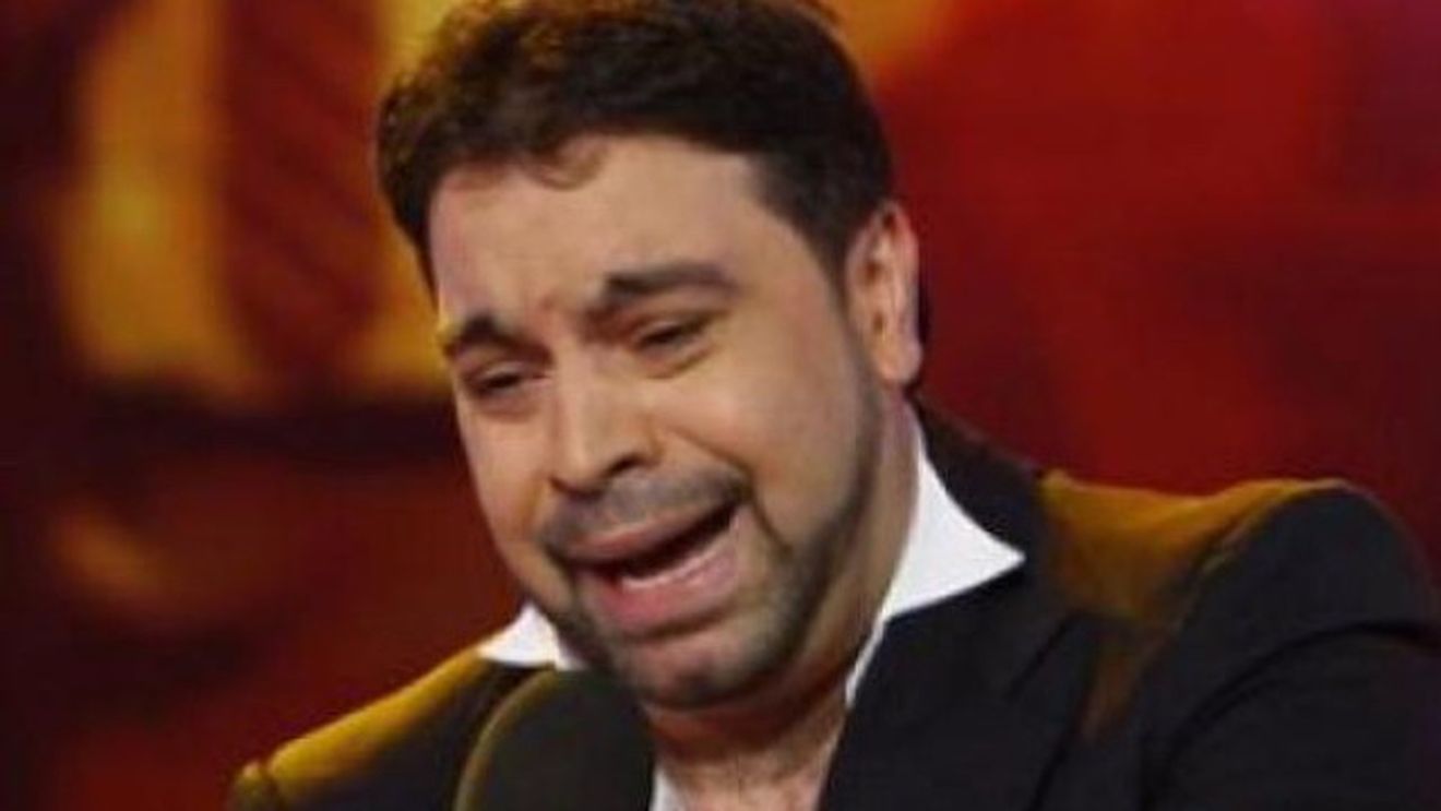 Imaginea disperarii! Florin Salam isi plange sotia in genunchi, la o petrecere! Manelistul a fost dus afara pe brate