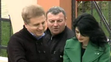 VIDEO Constantin Enceanu si Marea Ciocaneala! Cantaretul s-a trezit la poarta cu o mie de oua stricate! S-a luat la bataie cu distribuitorii!