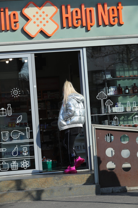 Anda Adam a mers la o farmacie din Dorobanți