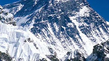 Un grup de leprosi nepalezi se antreneaza pentru a escalada Everestul