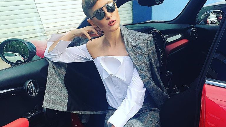 IULIA ALBU, apariţie controversată la nunta ILINCĂI VANDICI! Toate privirile au fost aţintite asupra...sânilor
