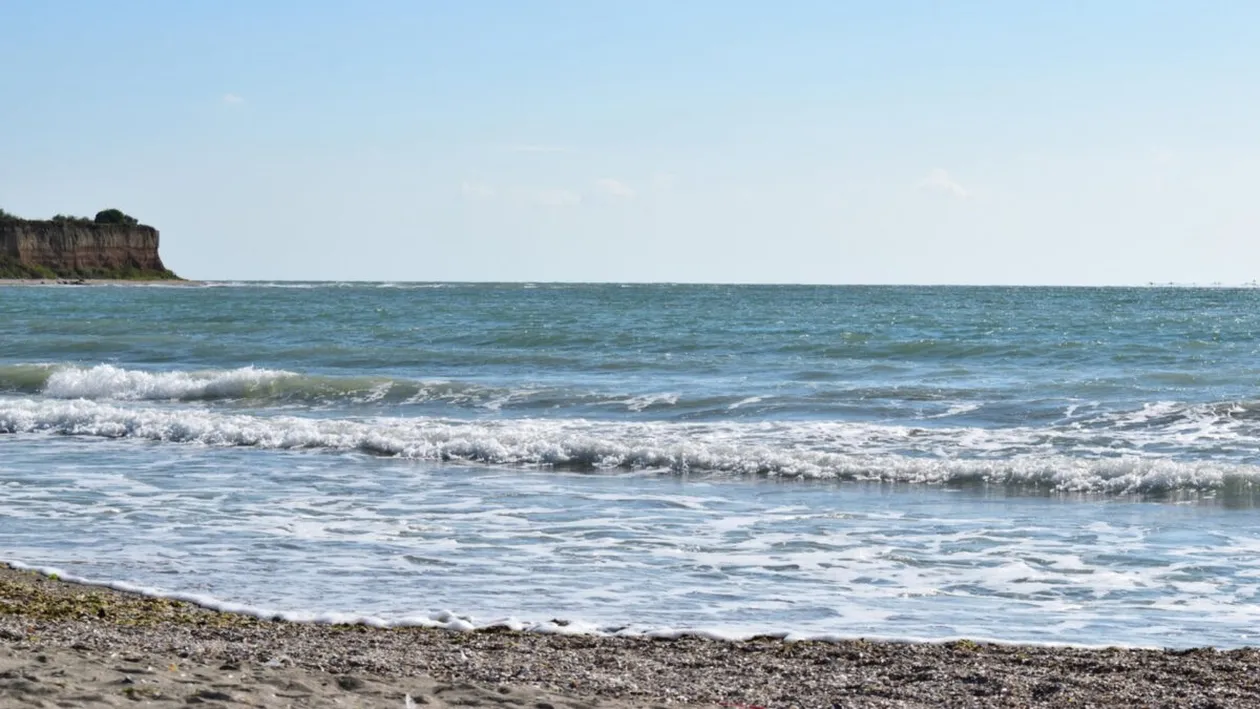 Stațiunea de la Marea Neagră în care parcarea este gratuită. Turiștii care merg aici fac economie!