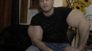 Îl mai ştiţi pe GORE, interlopul cu cele mai mari braţe din România? Cum mai arată clujeanul