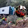 Un autocar a căzut într-o râpă de 20 de metri! Peste 80 de persoane au fost rănite în accidentul din Spania