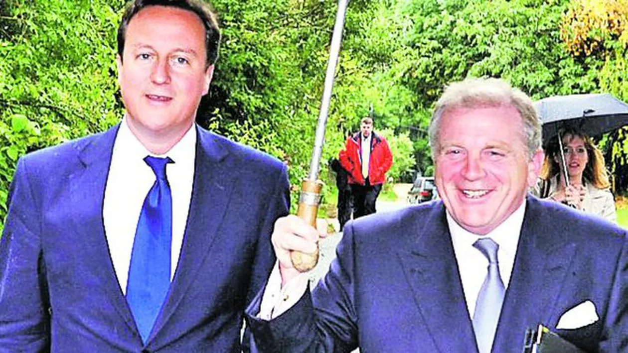 Un prieten al premierului britanic! A facut infarct in WC