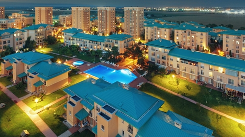 Cât a ajuns să coste un apartament în complexul rezidențial Cosmopolis! Cei care vor să locuiască aici scot bani frumoși din buzunar