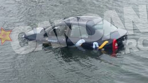 S-a intamplat in aceasta dimineata! Accident spectaculos in zona Vitan: a plonjat cu masina in Dambovita