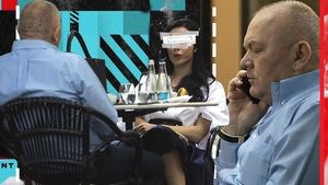 Cum l-am fotografiat pe „Regele Betoanelor” în compania unei brunete respectabile