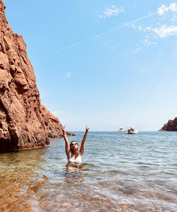 Ana, gustând din plin excursia de pe Coasta de Azur (Foto: CANCAN.RO)