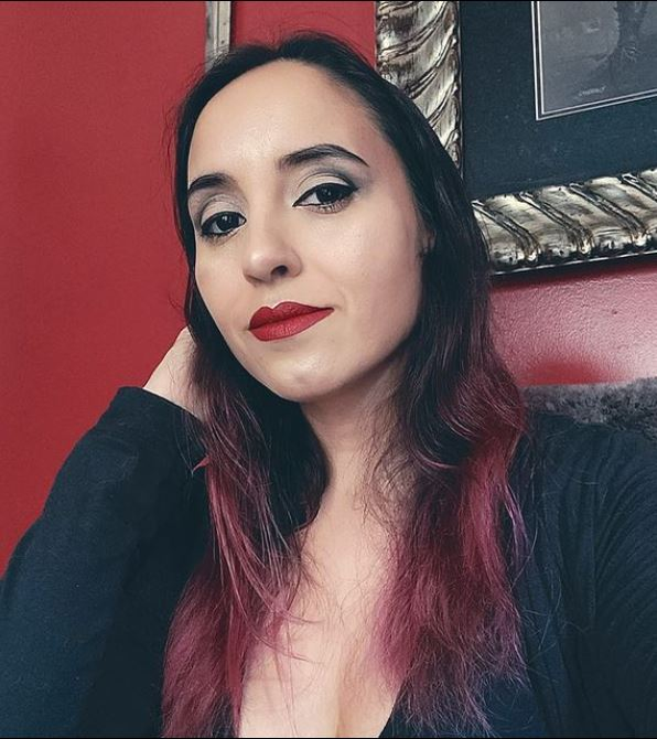 Nina a fost concediată de două ori, din același motiv: e prea atrăgătoare! Cum arată, de fapt, de la brâu în jos