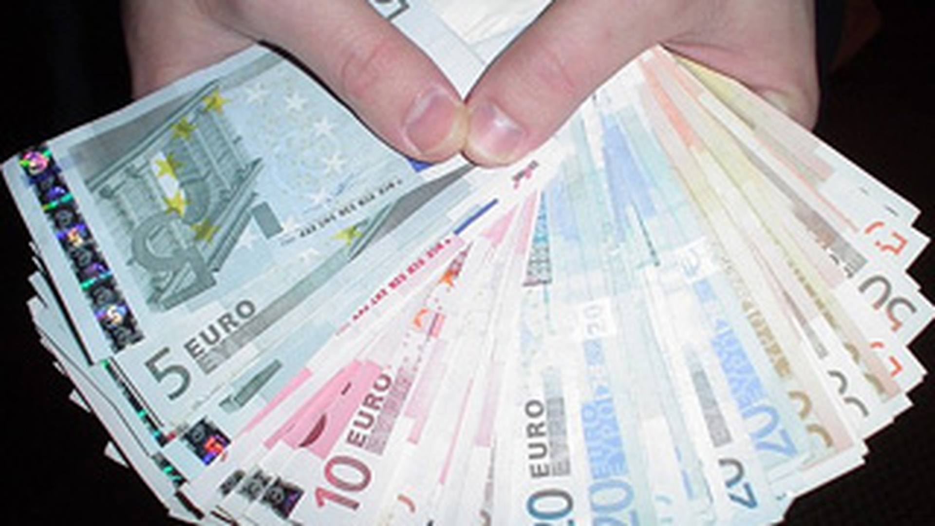 Un constantean a fost retinut dupa ce a incercat sa ia mita 15.000 de euro!