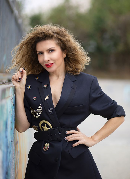Bucureștenii s-au frecat la ochi! Cum a ieșit Carmen Brumă din casă, în plină pandemie