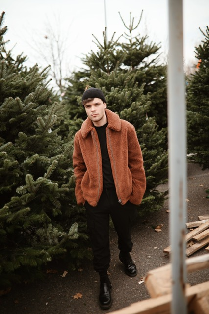 Virgil Godeanu,unul dintre cei mai cool bloggeri de fashion, este primul bucureștean născut prin fertilizare in vitro