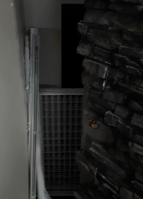Un bărbat a descoperit o cameră secretă în casa în care locuia de 5 ani. “E ca într-un coșmar”. Ce se afla înăuntru | FOTO & VIDEO