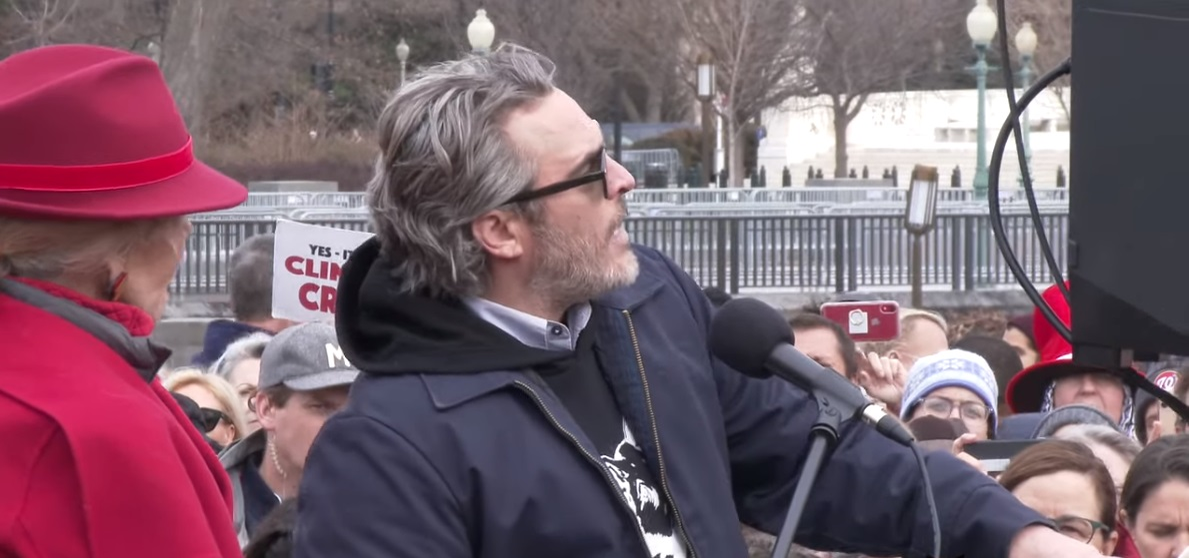 Actorii Joaquin Phoenix și Martin Sheen, arestați în timpul protestului din Washington privind problemele climatice. Explicațiile incredibile ale polițiștilor
