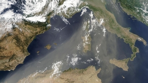 Meteorologii au făcut anunțul! Un nor de praf saharian va traversa România până duminică