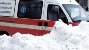 Au facut "cerculete" pe zapada cu ATV-ul, pana a dat autobuzul peste ei!