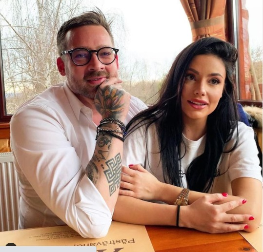 Se lasă cu nuntă în showbiz. Donjuanul de la Masterchef și-a cerut iubita în căsătorie, după 6 luni de relație