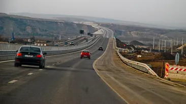 Ploiesti: O cisterna incarcata cu benzina s-a rasturnat la intrarea pe A3