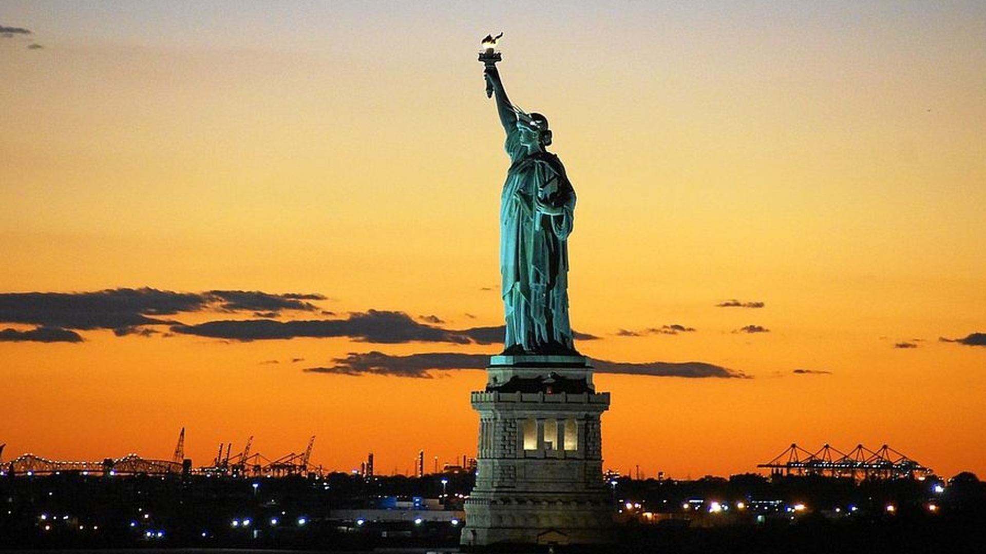 Panică în S.U.A! Statuia Libertății, evacuată din cauza unui incendiu