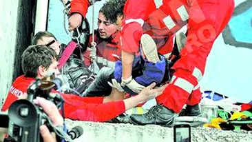 Un adolescent din Constanta a cazut intre doua cladiri aflate la 30 cm distanta. A stat o ora captiv in prapastie