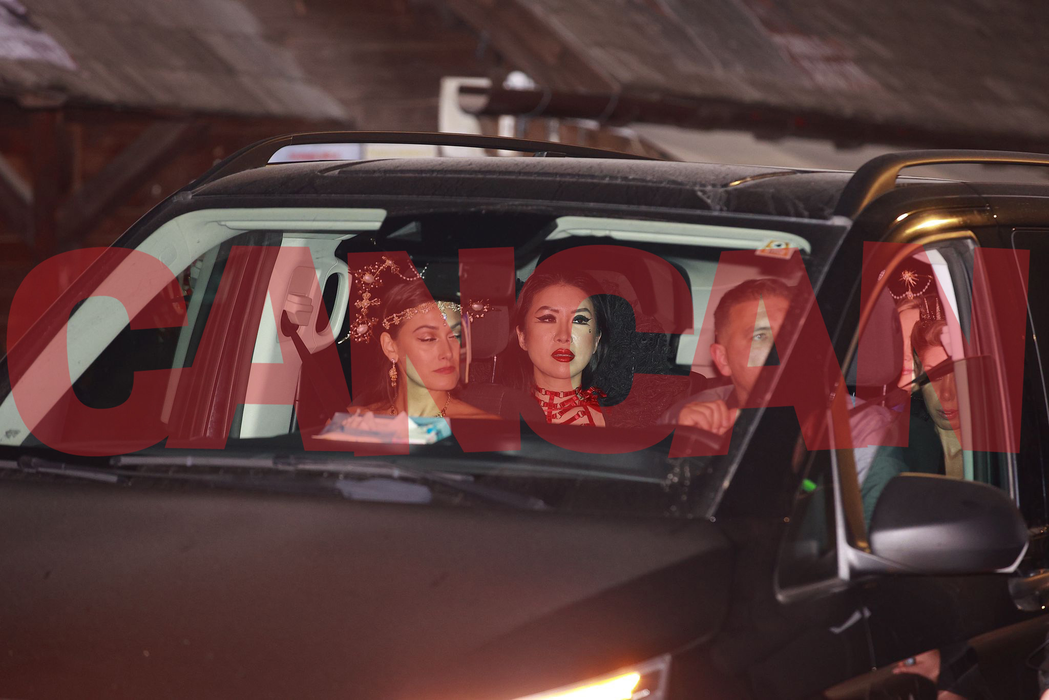 Parada ținutelor inedite! Invitații lui Musk ”fierb”! Începe mega-party-ul la Castelul Bran