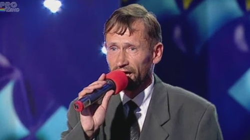 Soc! Un fost concurent de la “Romanii au talent” vrea sa dea lovitura in politica. Pentru iubita lui face…