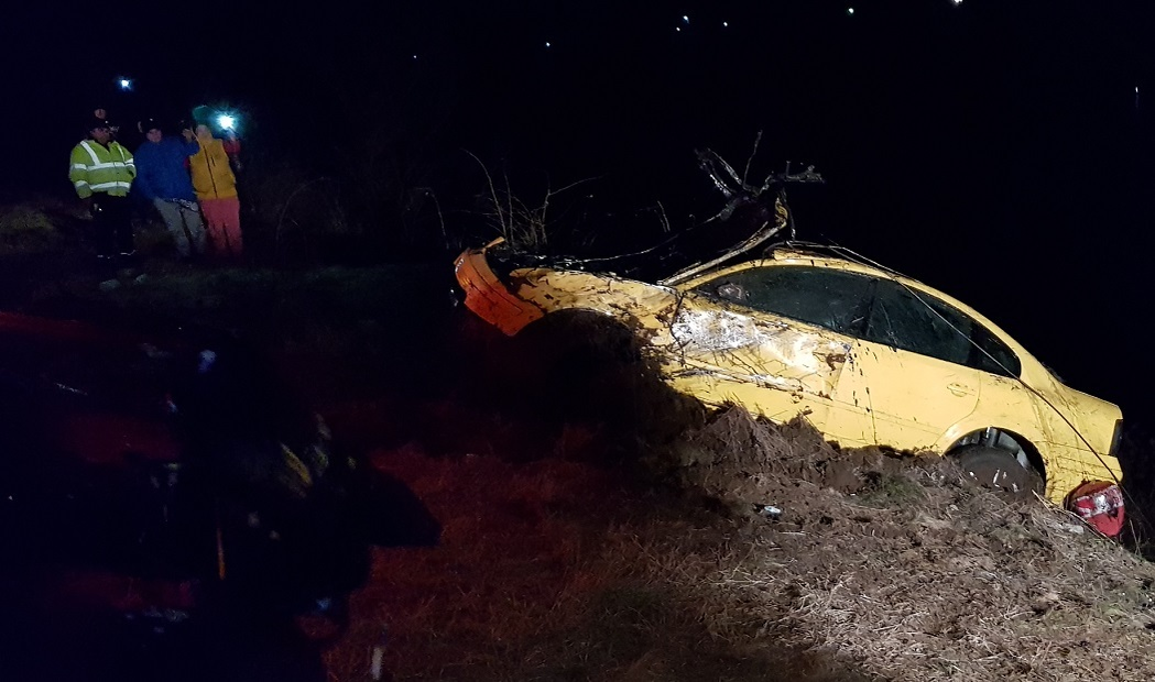 Maşina a fost scoasă din lac în timpul nopţii