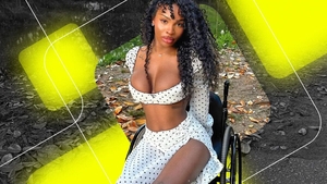 „Barbie în scaun cu rotile”, povestea influenceriței care inspiră milioane de oameni. Afecțiunea rară care i-a schimbat radical viața